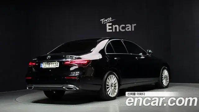 Mercedes-Benz E-Class 2021 — Фото 2/20