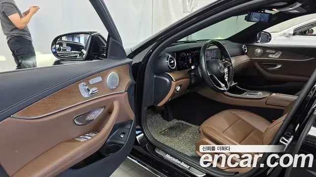 Mercedes-Benz E-Class 2021 — Фото 10/20