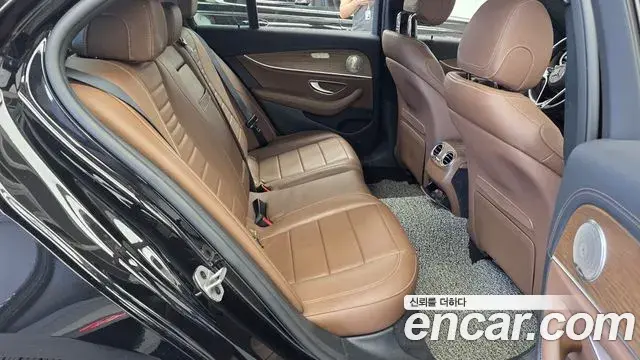 Mercedes-Benz E-Class 2021 — Фото 12/20