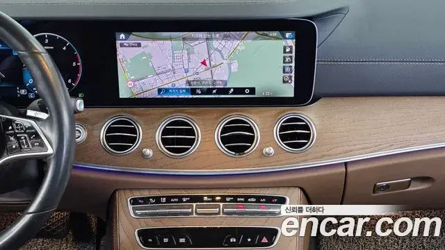 Mercedes-Benz E-Class 2021 — Фото 14/20