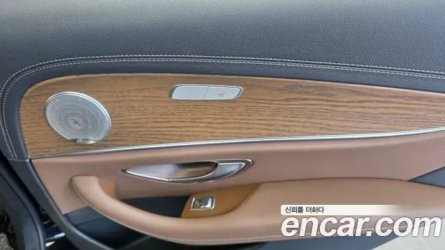 Mercedes-Benz E-Class 2021 — Фото 18/20