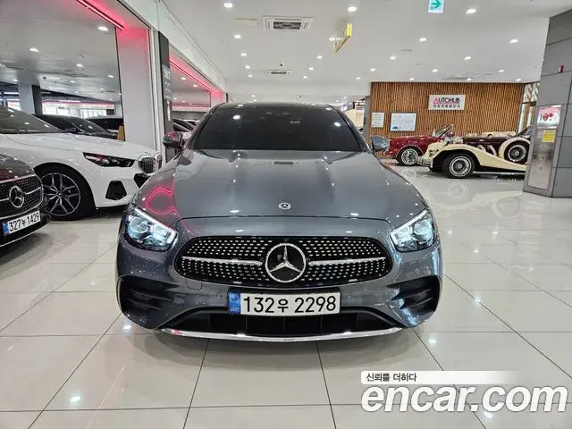 Mercedes-Benz E-Class 2022 — Photo 2/20