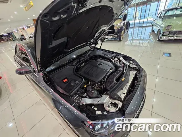 Mercedes-Benz E-Class 2022 — Photo 5/20