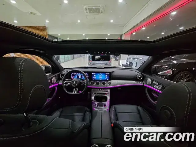 Mercedes-Benz E-Class 2022 — Photo 9/20