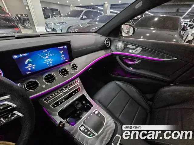 Mercedes-Benz E-Class 2022 — Photo 8/20