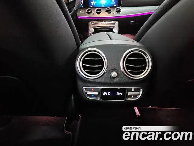 Mercedes-Benz E-Class 2022 — Photo 16/20