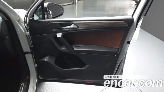 Volkswagen Tiguan Allspace 2023 — ფოტო 14/36