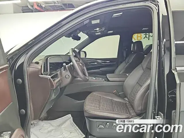 Cadillac Escalade 2023 — Photo 16/19