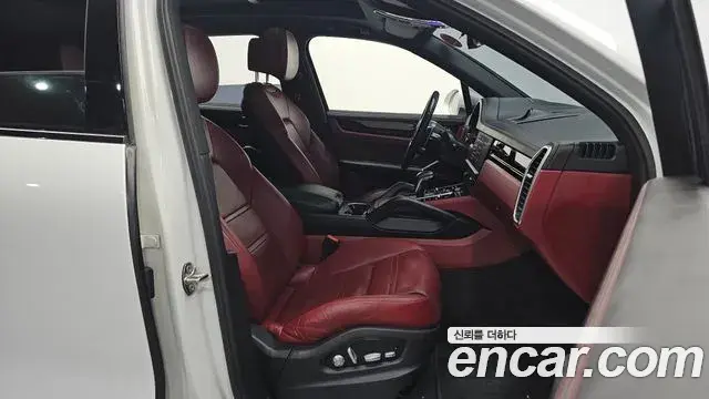 Porsche Cayenne 2020 — Фото 10/20