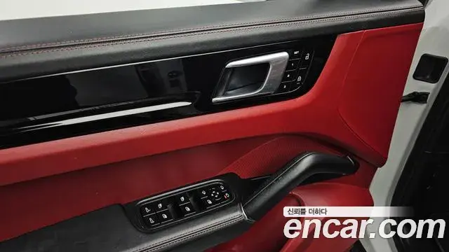 Porsche Cayenne 2020 — Фото 19/20