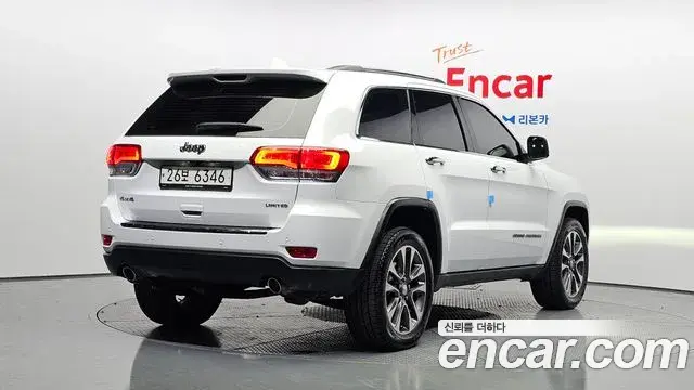 Jeep Grand Cherokee 2018 — Photo 8/30