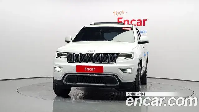 Jeep Grand Cherokee 2018 — Photo 26/30