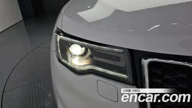 Jeep Grand Cherokee 2018 — Photo 12/30