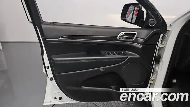 Jeep Grand Cherokee 2018 — Photo 18/30