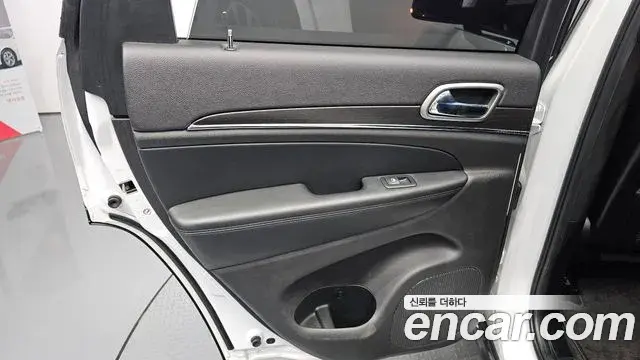 Jeep Grand Cherokee 2018 — Photo 20/30