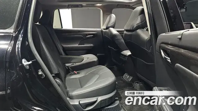 Toyota Highlander 2026 — Photo 25/34