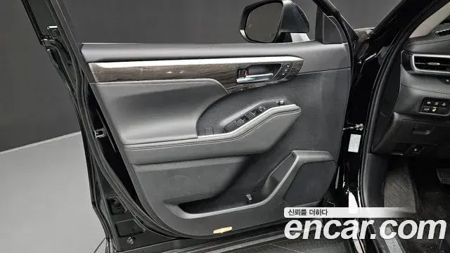 Toyota Highlander 2026 — Photo 16/34