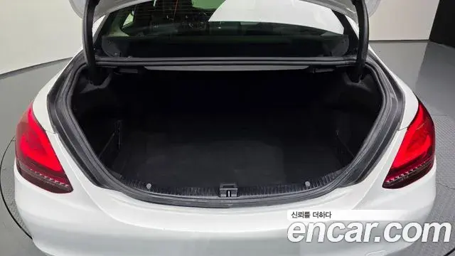 Mercedes-Benz C-Class 2020 — Фото 19/20