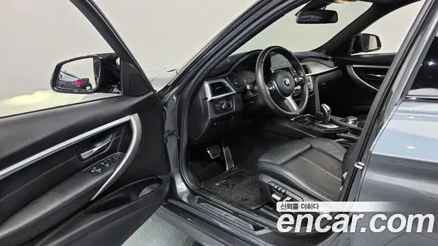 BMW 3 Series 2018 — Фото 10/20