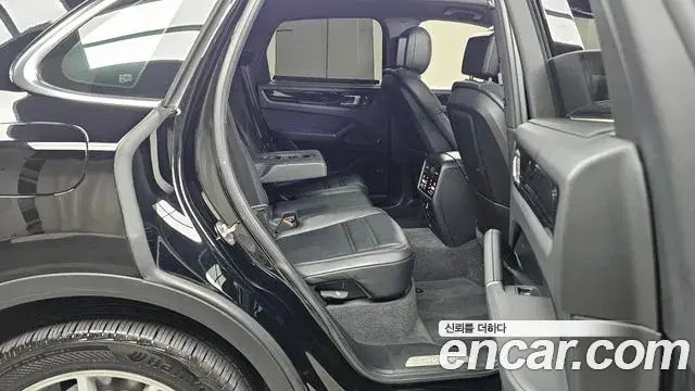 Porsche Cayenne 2022 — Фото 11/20