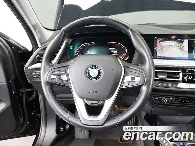 BMW 1 Series 2022 — Фото 13/19
