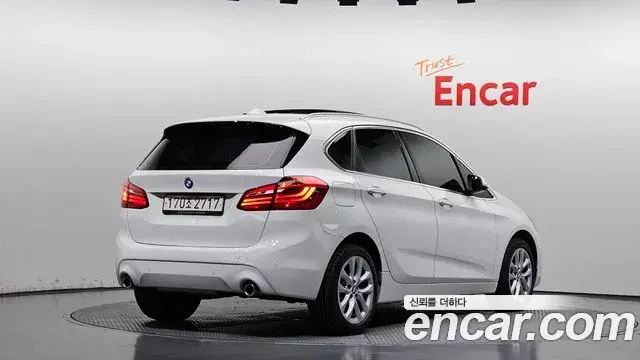 BMW 2 Series Active Tourer 2019 — Фото 2/20