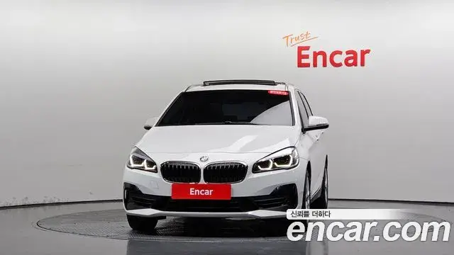 BMW 2 Series Active Tourer 2019 — Фото 3/20