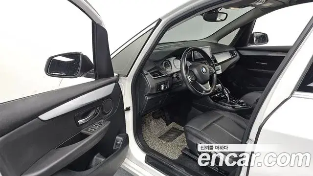 BMW 2 Series Active Tourer 2019 — Фото 10/20