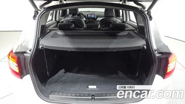 BMW 2 Series Active Tourer 2019 — Фото 17/20