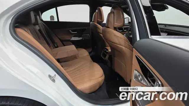 Mercedes-Benz E-Class 2026 — Фото 12/20