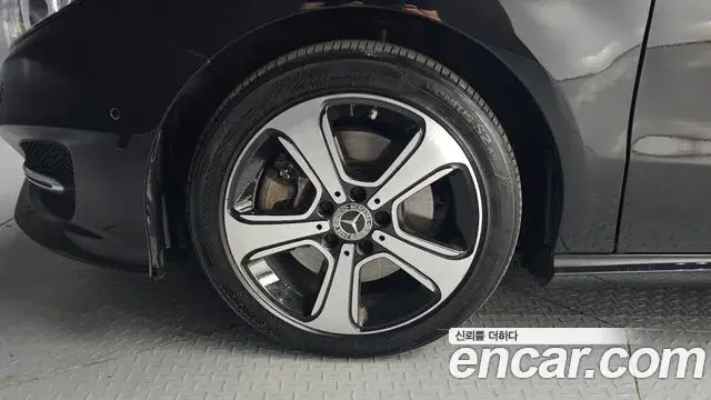 Mercedes-Benz B-Class 2018 — Photo 28/34