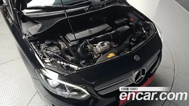 Mercedes-Benz B-Class 2018 — Photo 24/34