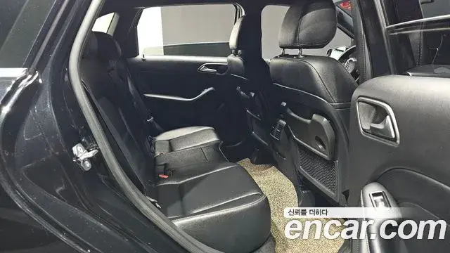 Mercedes-Benz B-Class 2018 — Photo 9/34