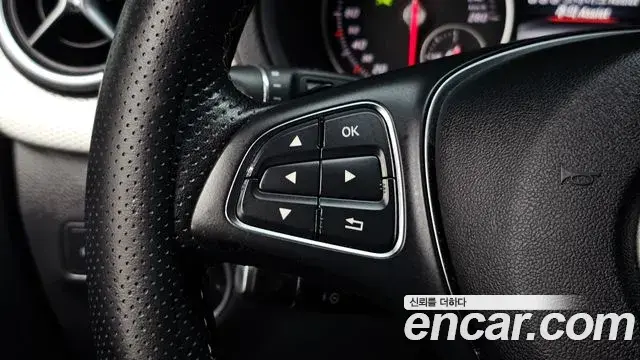 Mercedes-Benz B-Class 2018 — Photo 29/34