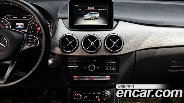Mercedes-Benz B-Class 2018 — Photo 22/34
