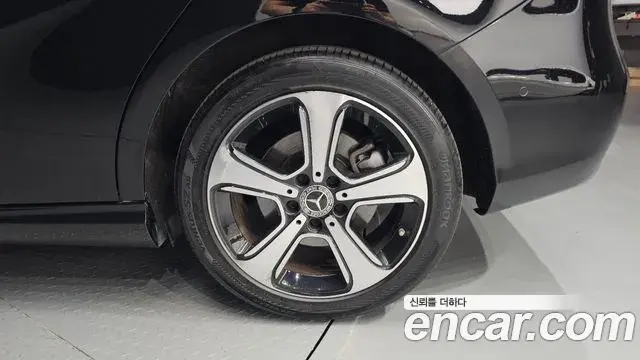 Mercedes-Benz B-Class 2018 — Photo 11/34