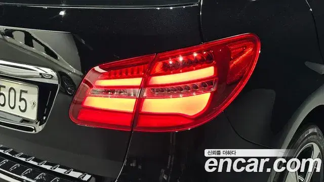 Mercedes-Benz B-Class 2018 — Photo 32/34