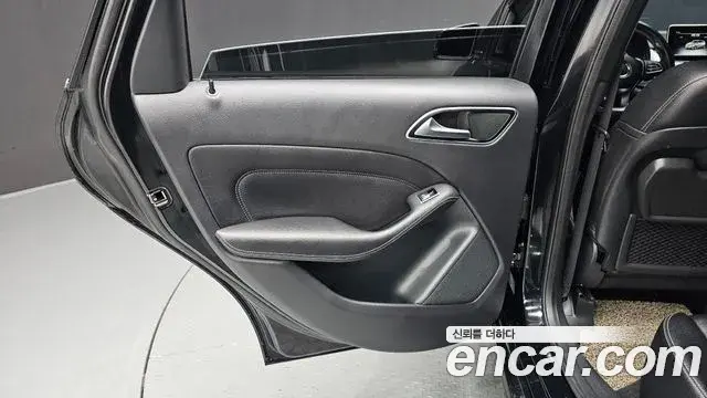 Mercedes-Benz B-Class 2018 — Photo 25/34