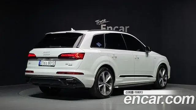 Audi Q7 2022 — Фото 1/20