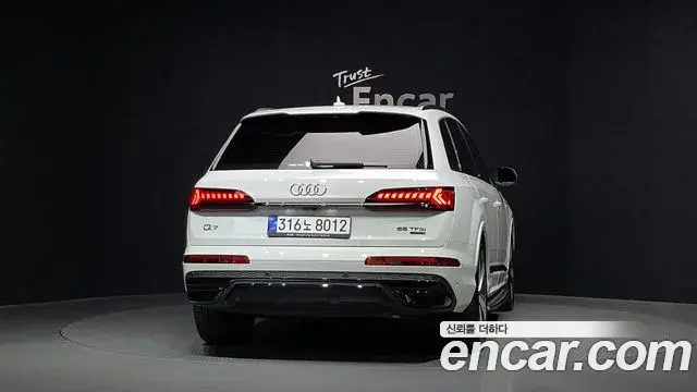 Audi Q7 2022 — Фото 3/20