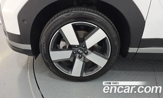 Hyundai Santa Fe 2025 — ფოტო 5/20