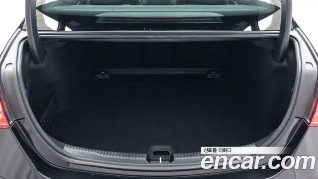Mercedes-Benz C-Class 2025 — Фото 10/20