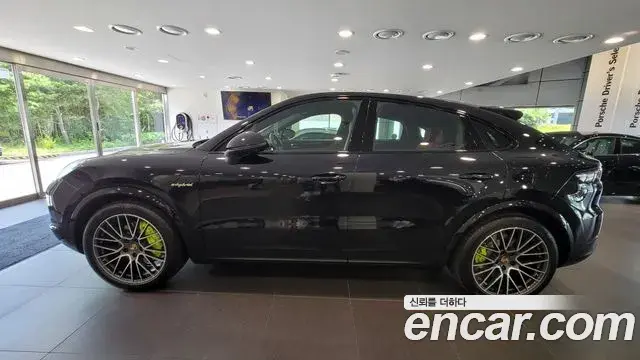 Porsche Cayenne 2021 — Фото 10/12