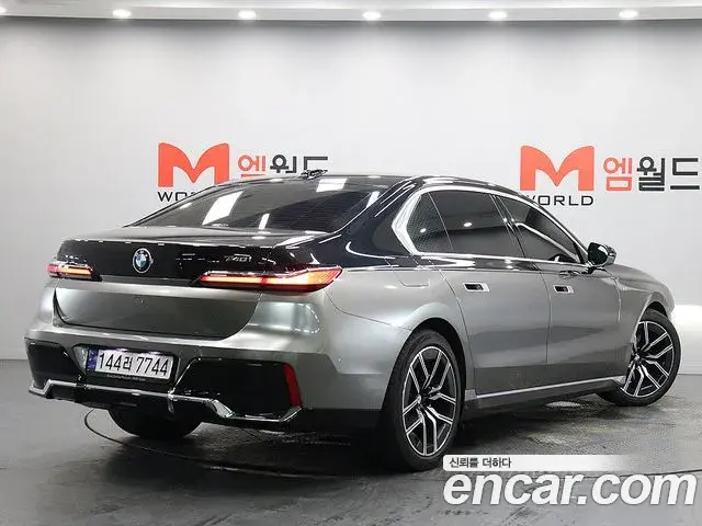 BMW 7 Series 2023 — Фото 1/20