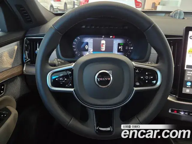 Volvo XC90 2025 — Фото 15/20