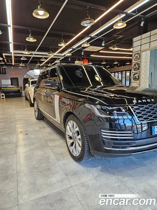 Land Rover Range Rover 2020 — Photo 9/14