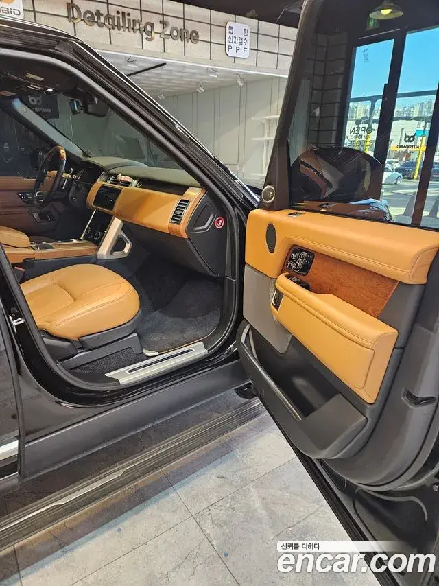 Land Rover Range Rover 2020 — Photo 12/14