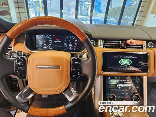 Land Rover Range Rover 2020 — Photo 13/14