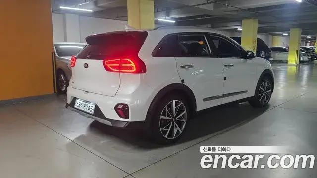 Kia Niro 2019 — Фото 2/20