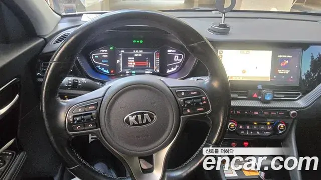 Kia Niro 2019 — Фото 11/20